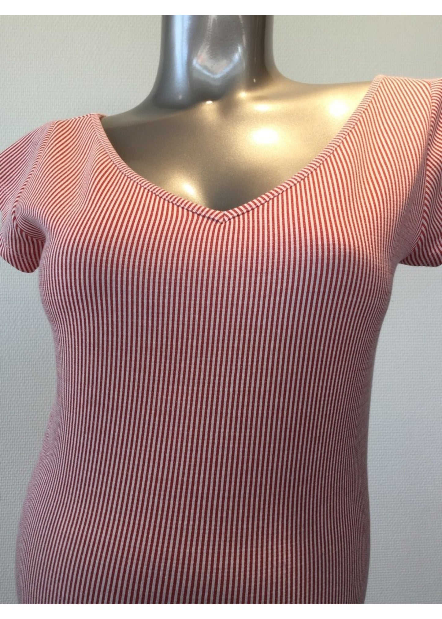 FRAGILE LONG V-NECK DRESS SHORT SLEEVES