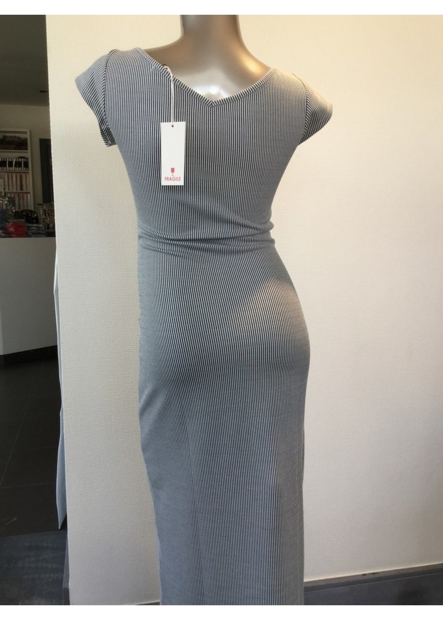 FRAGILE LONG V-NECK DRESS SHORT SLEEVES