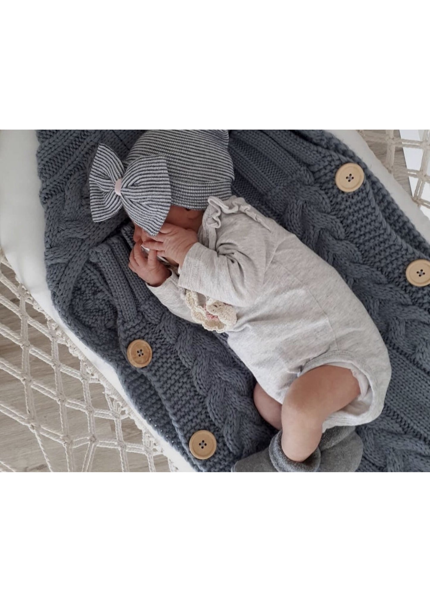 Mammie's Geboortemuts / babymuts / ziekenhuismuts gestreept met strik met lint 0 tot 3 maand
